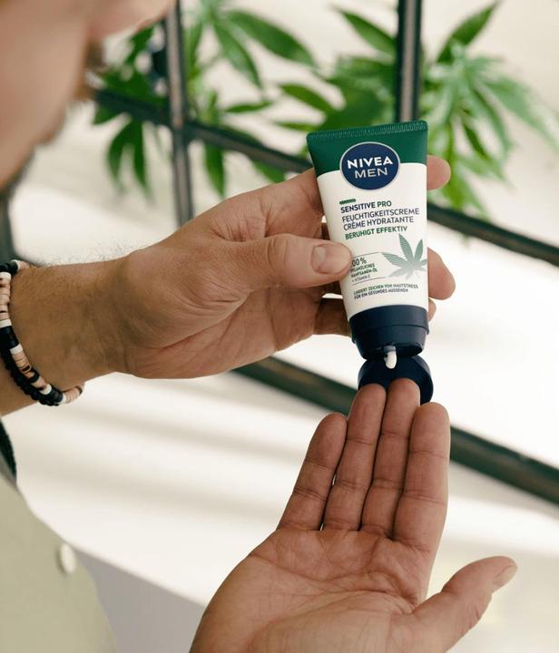 Produktbild NIVEA MEN Sensitive Pro (75 ml, Tagescreme, SPF 15)