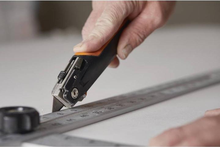 Produktbild Fiskars Universal-Trockenbaumesser, Länge 18,5 cm, Rostfreier Stahl/Kunststoff, Schwarz/Orange, Carb (Cutter)