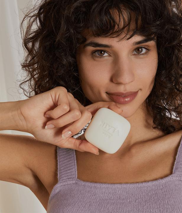 Actual product image NIVEA Magic Bar Sensitive (Oils)