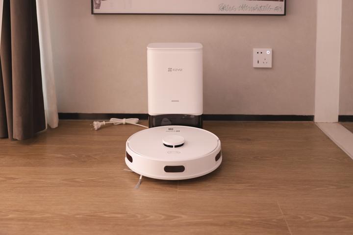 Actual product image EZVIZ RE5P (Vacuum mopping robot)