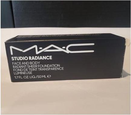 Immagine prodotto MAC Cosmetics Studio Radiance Face and Body Radiant Sheer Foundation (C0)