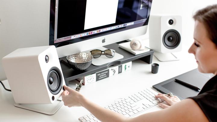 Actual product image Kanto S4W Desktop Speaker Stands Midsize White (1 pair, Tiltable)