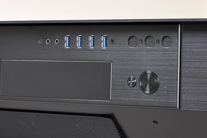 Actual product image Lian-Li Dk-04x (ATX, mATX, E-ATX)
