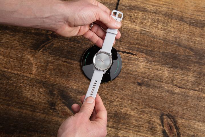 Actual product image Garmin Vivomove Trend (40 mm)