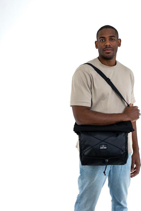 Actual product image Johnny Urban Travel Series shoulder bag Dylan