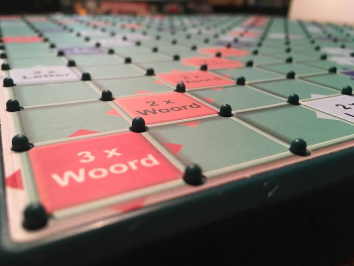 Produktbild Scrabble XL - Bordspellen - Gezelschapsspel voor Familie - Extra grote letters en met Tilelock-systeem (Niederländisch)
