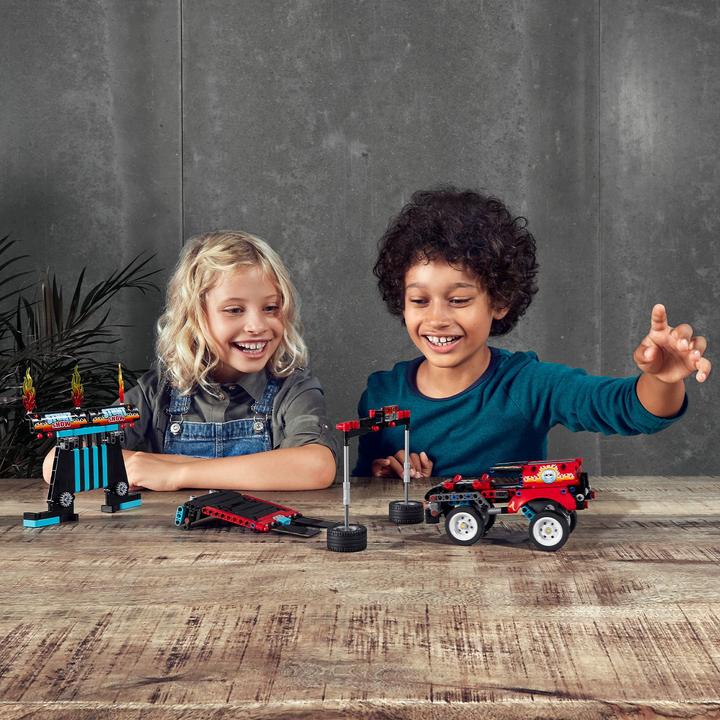 Image du produit LEGO Spectacle de cascadeurs avec camion et moto (42106, LEGO Technic)