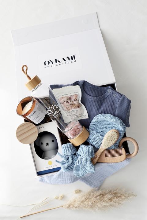 Image du produit Oykami Mama & Baby Geschenkbox Blau "Lugano" Boris - rosa Steine