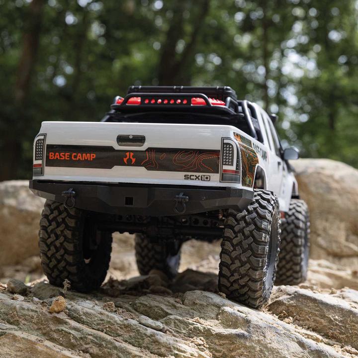 Image du produit Axial Scale Crawler SCX10 III Base Camp ARTR, Blanc (Presque prêt à être conduite)