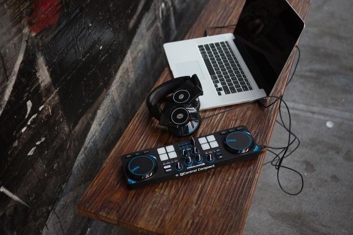 Produktbild Hercules DJControl Compact