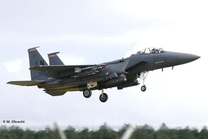 Actual product image Revell F-15E Strike Eagle Bombs