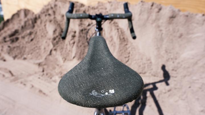 Productafbeelding NG Sports Chaibu ReCycle Race comfortzadel, 272x143mm, 7x7mm, Salty Cactus Collectie, olijfgroen