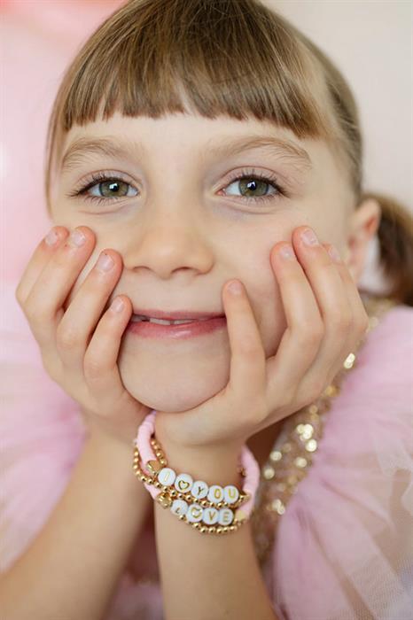 Immagine prodotto Great Pretenders Creative Education 84110 Bracciale Rosa Amore 4 pezzi (4 fili separati di gioielli rosa e oro)