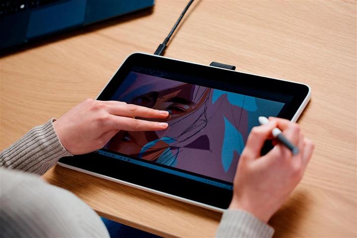 Actual product image Wacom One 13 touch Stift-Display (13", 2540 lpi)