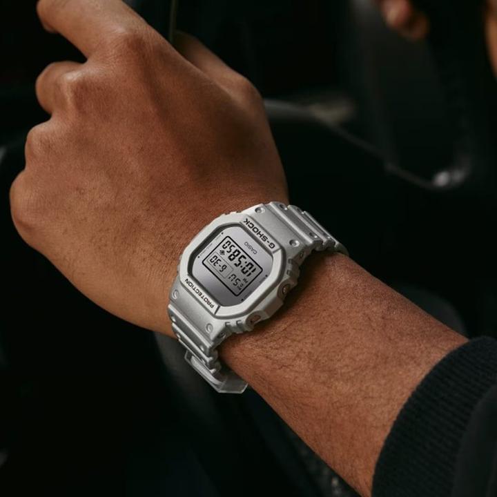 Produktbild G-Shock DW-5600FF-8ER (Taucheruhr, 43 mm)