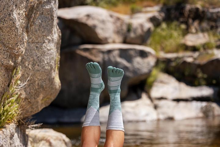 Actual product image Injinji Women's Trail Midweight Crew (M/L)