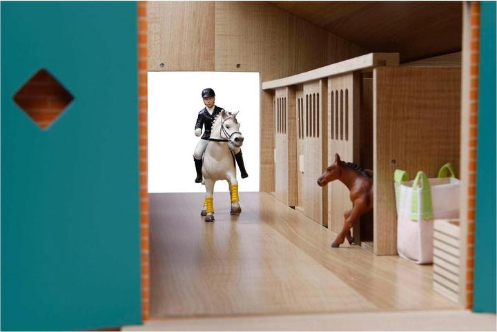 Actual product image Sombo Stable with 7 horse boxes