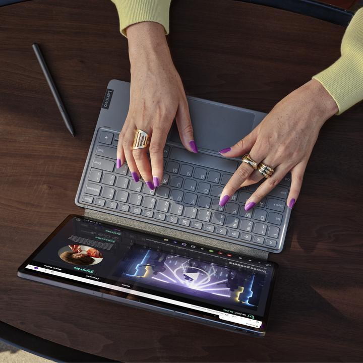 Produktbild Lenovo Tab P12 Pro inkl. CH-Tastatur und Precision Pen 3 (5G, 12.60", 256 GB, Storm Grey)