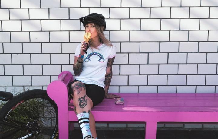 Actual product image Loose Riders Rainbows Tee W (L)