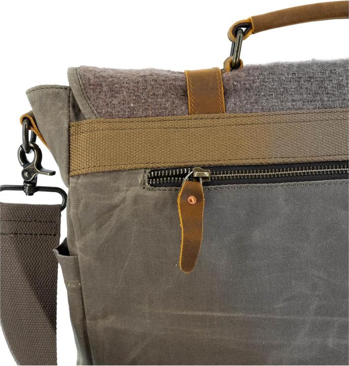 Actual product image Army Shop Briefcase Swiss woollen blanket