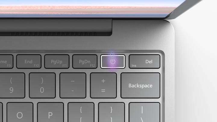 Immagine prodotto Microsoft Surface Laptop Go (12.40", Intel Core i5-1035G1, 8 GB, 256 GB, CH)
