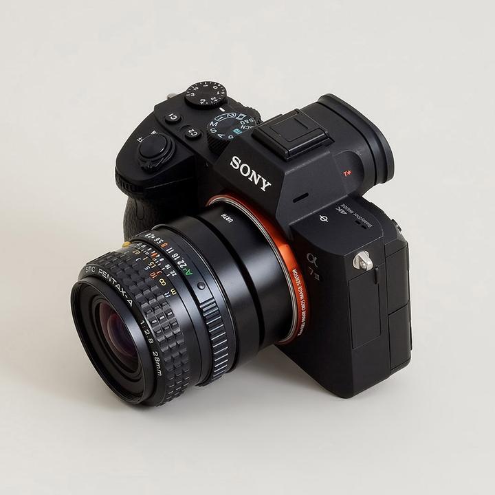 Produktbild Urth Lens Mount Adapter: Compatible with Pentax K Lens to Sony E Camera Body