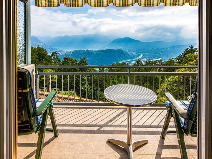 Produktbild Smartbox 1 Übernachtung im Deluxe-Zimmer mit Zugang zum Pool und Aperitif in der Nähe von Lugano (2 Pers.)