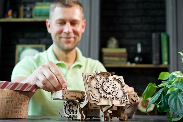 Actual product image Ugears Antique casket (185 pieces)