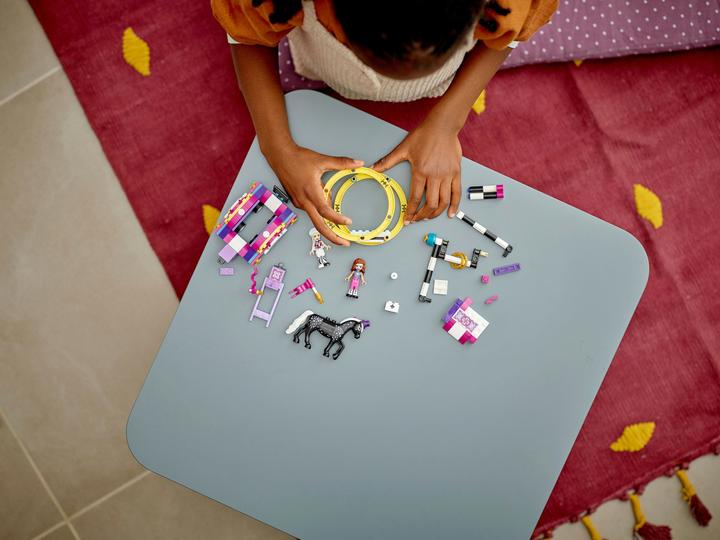 Produktbild LEGO Magische Akrobatikshow (41686, LEGO Friends)