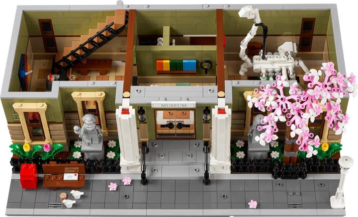 Actual product image LEGO Natural History Museum (10326, LEGO Icons)