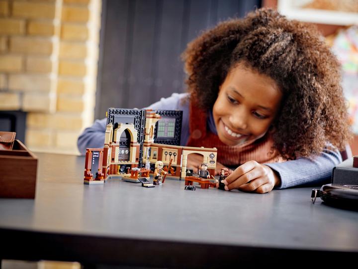 Image du produit LEGO Moment Poudlard : cours de défense (76397, LEGO Harry Potter)