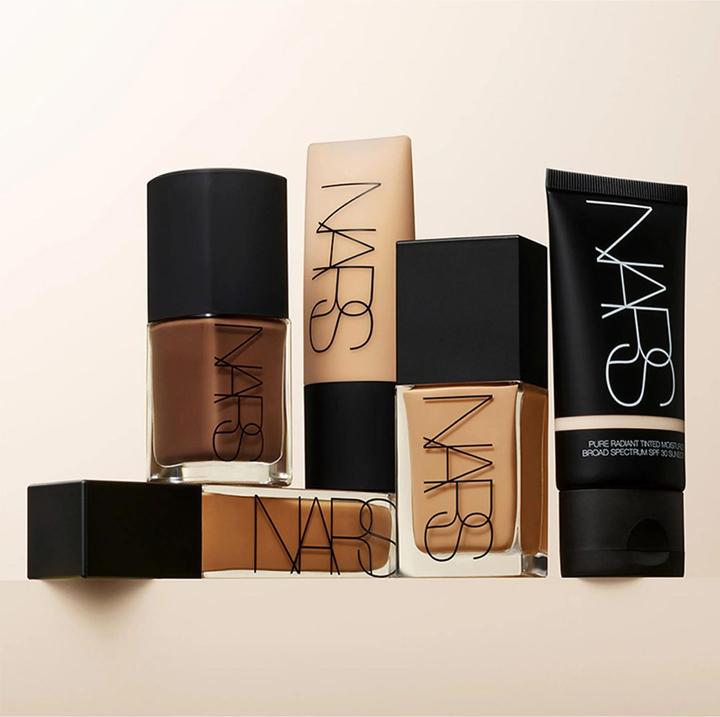 Immagine prodotto NARS Cosmetics Fondazione che riflette la luce (Tahoe)