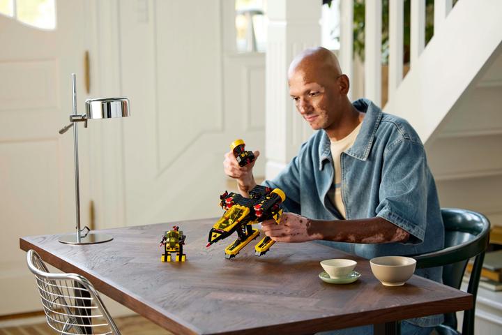 Image du produit LEGO Blacktron Renegade (10355, LEGO Icons, LEGO difficiles à trouver)
