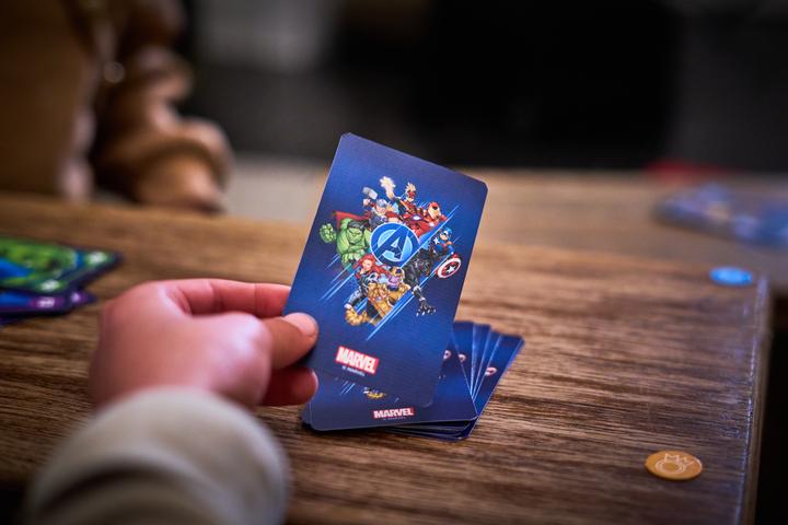 Actual product image Cartamundi 7 Avengers Family Game (French)