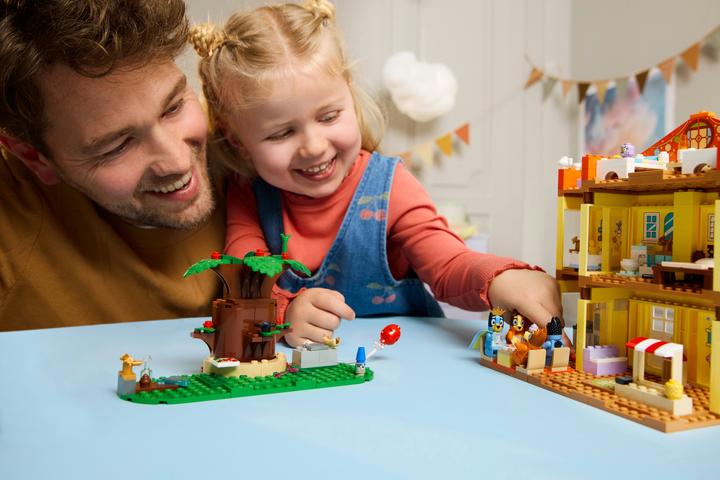 Actual product image LEGO Bluey's house (11203, LEGO Bluey)