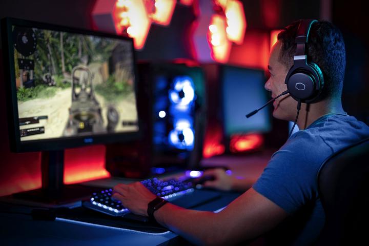 Produktbild Cooler Master MH751 (Kabelgebunden)