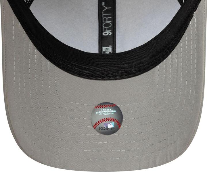 Actual product image New Era 9Forty Trucker Cap Flawless New York Yankees Grau