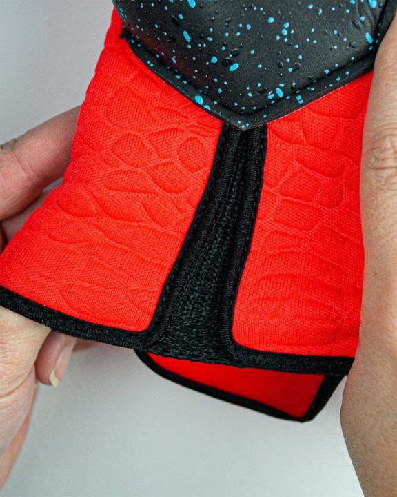 Actual product image Reusch Attrakt Fusion Guardian AdaptiveFlex Goalkeeper Glove (8.5)