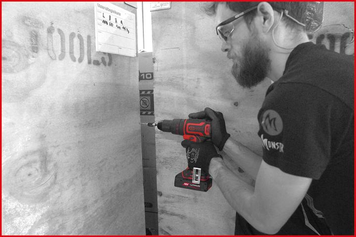Productafbeelding KS Tools eMONSTER borstelloze accu klopboormachine en schroevendraaierset, 4-delig | 18 volt, 2 accu's en (Oplaadbare batterij)