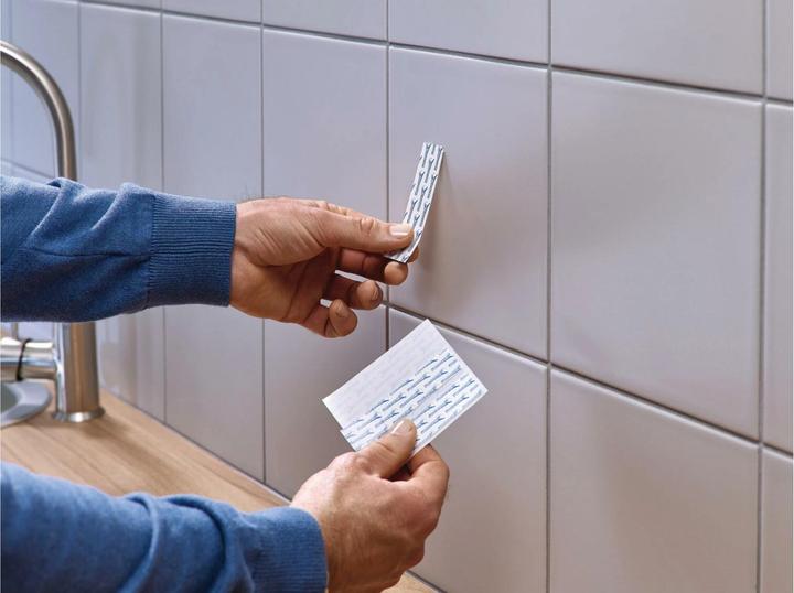 Image du produit tesa Clou adhésif pour carrelage et métal, réglable en hauteur