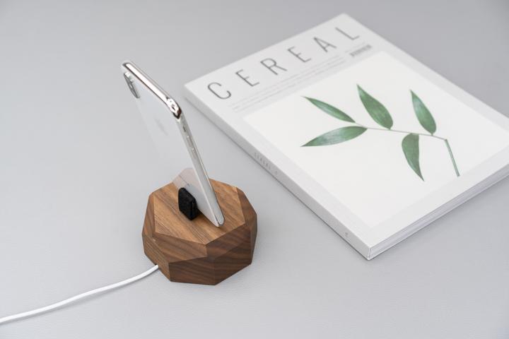 Actual product image Oakywood iPhone Dock - Docking station - Lightning