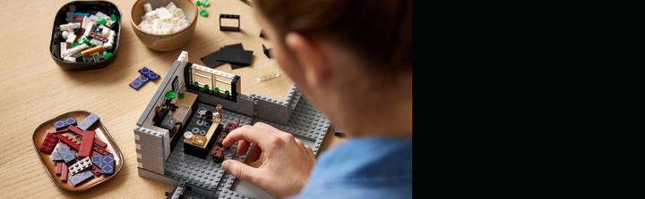 Image du produit LEGO Queer Eye – Le loft des Fab 5 (10291, LEGO Creator Expert, LEGO difficiles à trouver)