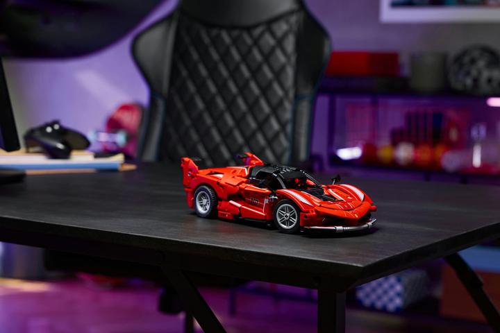 Productafbeelding LEGO Ferrari FXX K (42212, LEGO Technic)