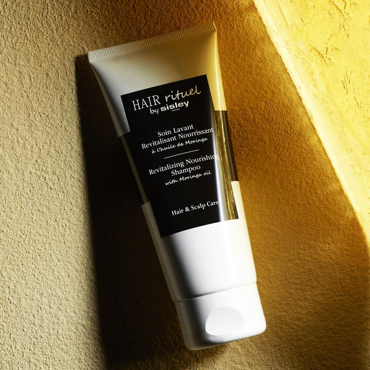 Actual product image Sisley Soin Lavant Revitalisant Nourrissant (200 ml, Liquid shampoo)