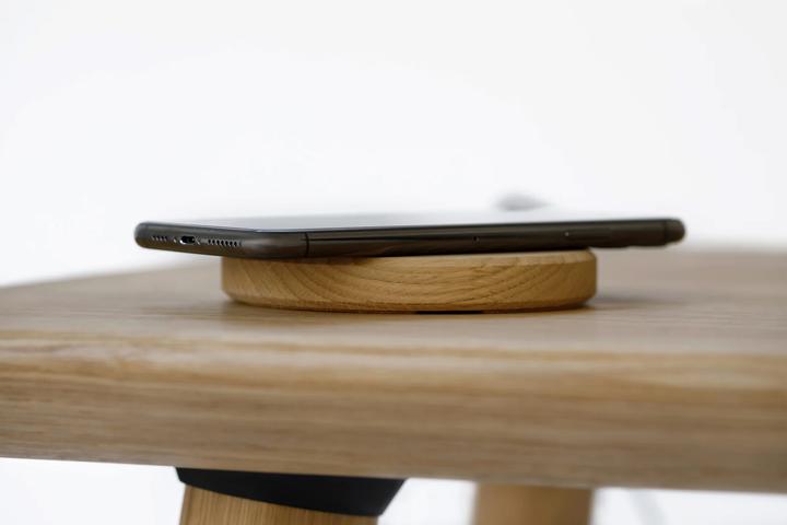 Produktbild Oakywood Slim Charging Pad - Kabelloses Ladegerät aus Massivholz - Eiche -