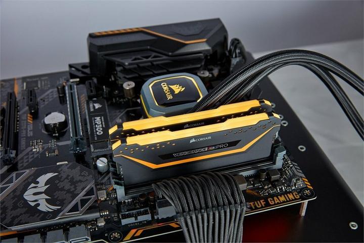 Produktbild Corsair Vengeance CMW16GX4M2E3200C16-TUF Speichermodul 16 GB 2 x 8 GB DDR4 3200 MHz (2 x 8GB, 3200 MHz, DDR4-RAM, DIMM)