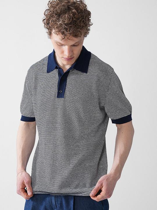 Actual product image Closed Poloshirt (L)