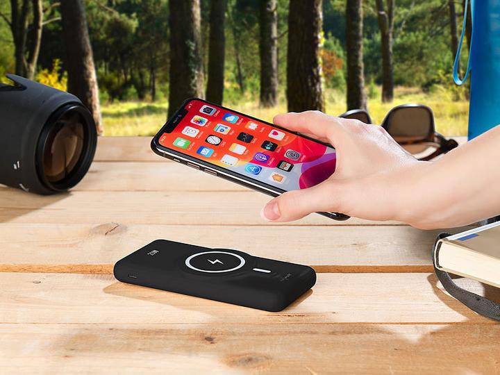 Actual product image Revolt Magnetic charging station (10000 mAh, 20 W, 37 Wh)