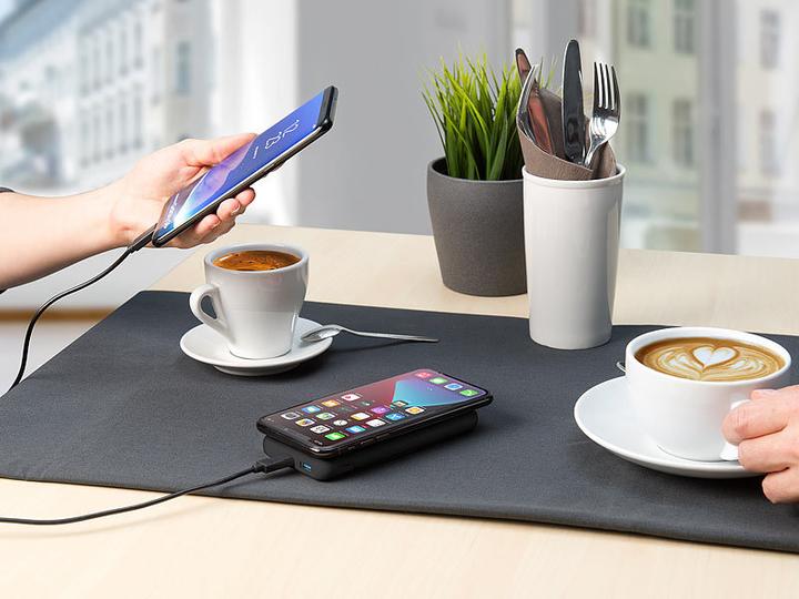 Actual product image Revolt Magnetic charging station (10000 mAh, 20 W, 37 Wh)