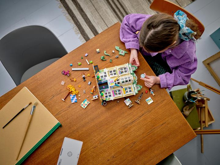 Actual product image LEGO Emma's art school (41711, LEGO Friends)
